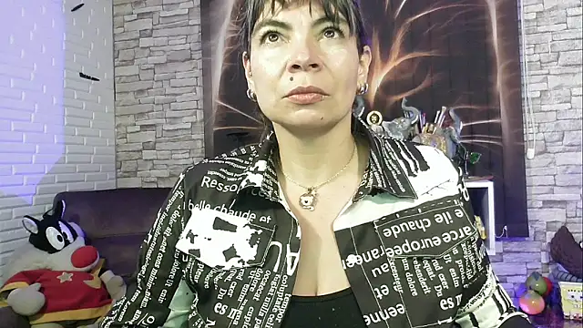 Snapshot of charlotedoll chatting on 09/11/25, 03:50 charlotedoll online show from 09/11/25, 03:50