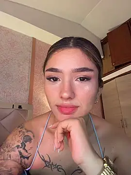 Snapshot of Arianavillada chatting on 06/15/26, 04:04 Arianavillada online show from 06/15/26, 04:04