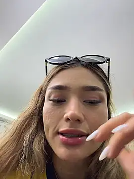 Snapshot of Arianavillada chatting on 07/04/26, 05:13 Arianavillada online show from 07/04/26, 05:13