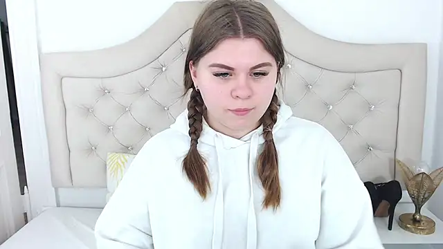 Snapshot of AbbyPleasure chatting on 12/24/24, 11:17 AbbyPleasure online show from 12/24/24, 11:17