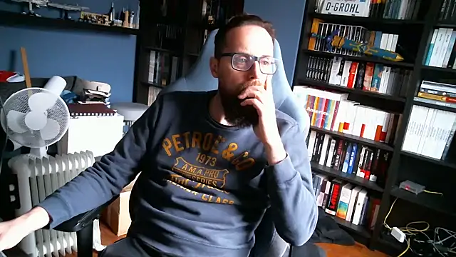 Snapshot of MeSteff chatting on 12/14/24, 10:56 MeSteff online show from 12/14/24, 10:56