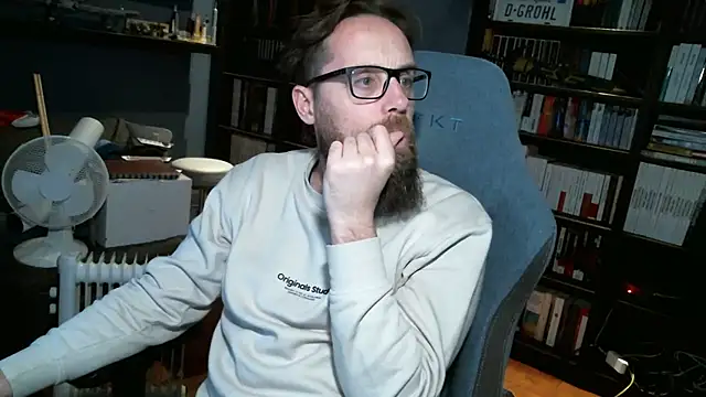 Snapshot of MeSteff chatting on 12/17/24, 07:37 MeSteff online show from 12/17/24, 07:37