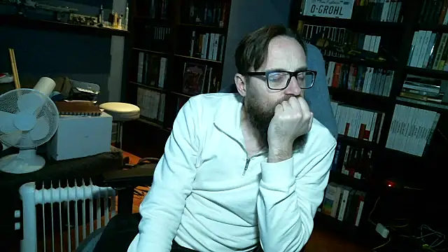 Snapshot of MeSteff chatting on 12/27/24, 10:48 MeSteff online show from 12/27/24, 10:48