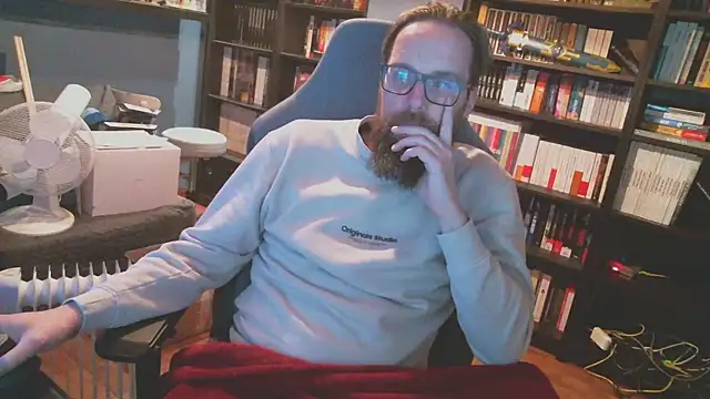 Snapshot of MeSteff chatting on 01/12/25, 07:31 MeSteff online show from 01/12/25, 07:31