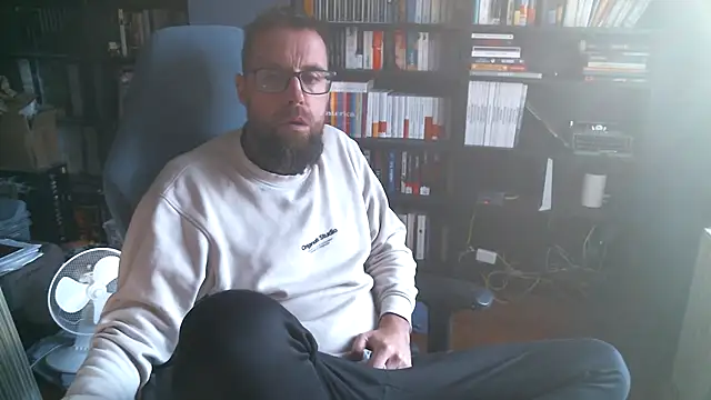 Snapshot of MeSteff chatting on 09/28/25, 08:09 MeSteff online show from 09/28/25, 08:09