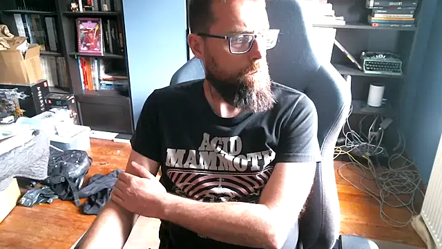 Snapshot of MeSteff chatting on 10/10/25, 01:32 MeSteff online show from 10/10/25, 01:32