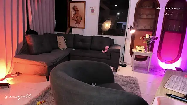 misschloe   online show from 02/18/25, 01:54