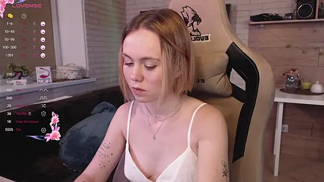 Snapshot of lucy_mirror chatting on 09/14/25, 09:03 lucy mirror online show from 09/14/25, 09:03