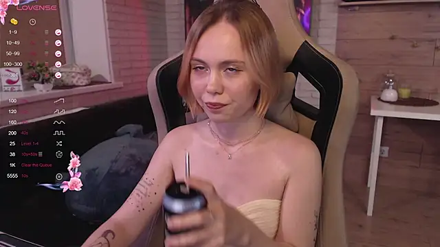 Snapshot of lucy_mirror chatting on 09/17/25, 08:10 lucy mirror online show from 09/17/25, 08:10