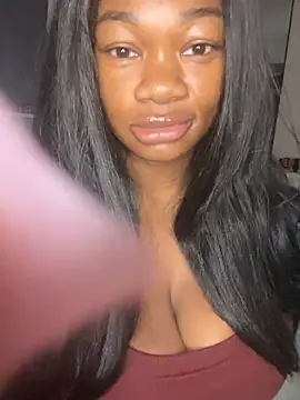 Snapshot of CharismaaBanx chatting on 07/08/26, 06:23 CharismaaBanx online show from 07/08/26, 06:23