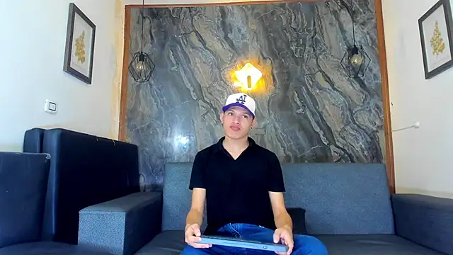 Snapshot of liam_genner_ chatting on 02/21/25, 07:54 liam genner online show from 02/21/25, 07:54