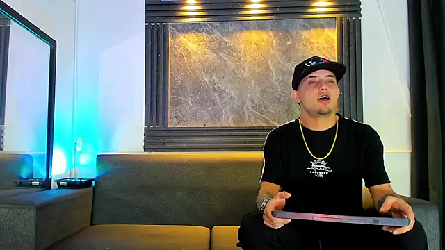 Snapshot of liam_genner_ chatting on 09/27/25, 08:25 liam genner online show from 09/27/25, 08:25