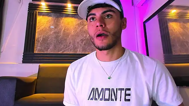 Snapshot of liam_genner_ chatting on 10/13/25, 08:20 liam genner online show from 10/13/25, 08:20