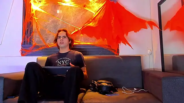 Snapshot of liam_genner_ chatting on 10/19/25, 08:09 liam genner online show from 10/19/25, 08:09