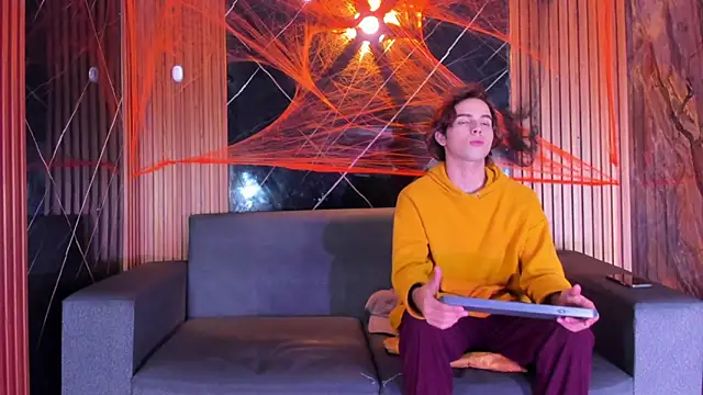 Snapshot of liam_genner_ chatting on 10/26/25, 08:15 liam genner online show from 10/26/25, 08:15