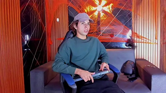 Snapshot of liam_genner_ chatting on 11/01/25, 08:22 liam genner online show from 11/01/25, 08:22