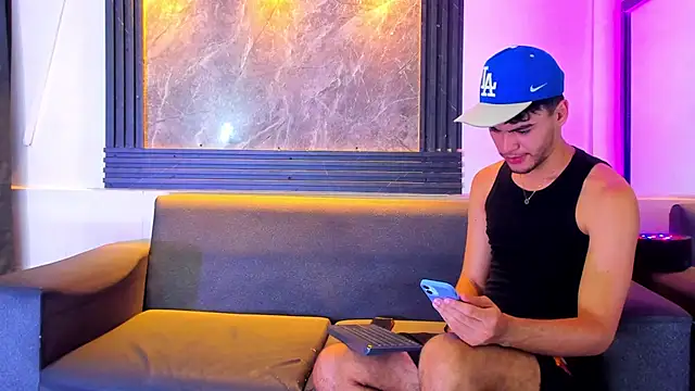 Snapshot of liam_genner_ chatting on 11/17/25, 08:14 liam genner online show from 11/17/25, 08:14