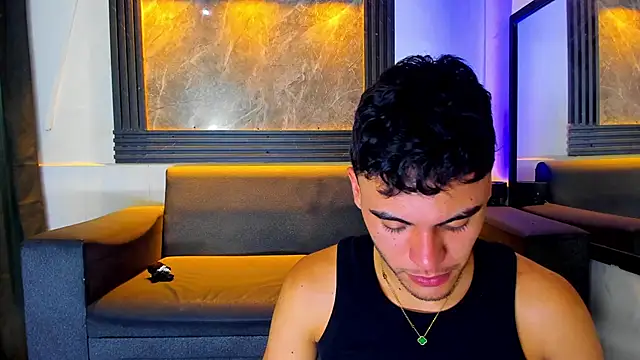 Snapshot of liam_genner_ chatting on 11/21/25, 08:40 liam genner online show from 11/21/25, 08:40