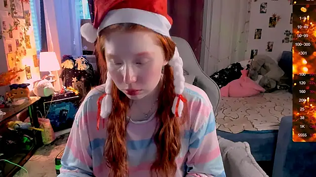 Snapshot of CallMeEffy1 chatting on 12/23/24, 10:32 CallMeEffy1 online show from 12/23/24, 10:32