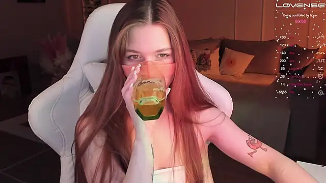 Frau Lina online show from 02/06/25, 06:24