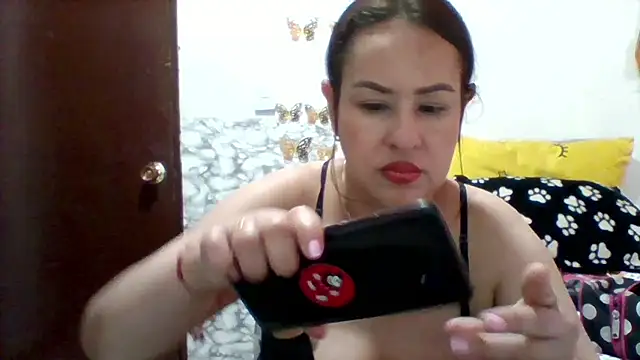 Snapshot of Alisson_brand chatting on 10/28/25, 04:20 Alisson brand online show from 10/28/25, 04:20