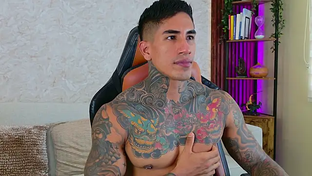 Snapshot of AdanReilly chatting on 11/18/25, 02:32 AdanReilly online show from 11/18/25, 02:32