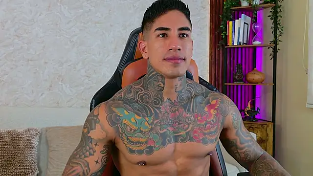 Snapshot of AdanReilly chatting on 11/21/25, 12:48 AdanReilly online show from 11/21/25, 12:48