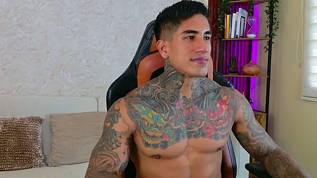 Snapshot of AdanReilly chatting on 11/24/25, 09:36 AdanReilly online show from 11/24/25, 09:36