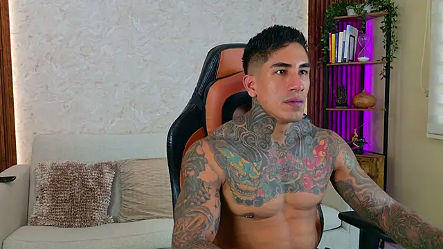 Snapshot of AdanReilly chatting on 11/28/25, 01:58 AdanReilly online show from 11/28/25, 01:58