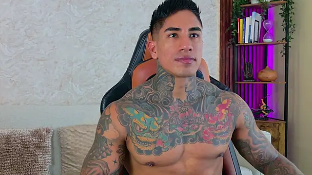 Snapshot of AdanReilly chatting on 11/29/25, 03:48 AdanReilly online show from 11/29/25, 03:48