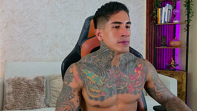 Snapshot of AdanReilly chatting on 12/01/25, 01:27 AdanReilly online show from 12/01/25, 01:27