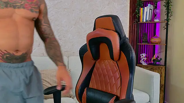 Snapshot of AdanReilly chatting on 12/03/25, 07:56 AdanReilly online show from 12/03/25, 07:56