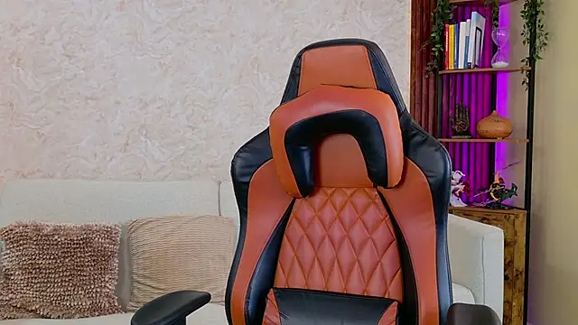 Snapshot of AdanReilly chatting on 12/13/25, 07:53 AdanReilly online show from 12/13/25, 07:53