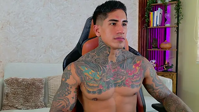 Snapshot of AdanReilly chatting on 12/14/25, 02:33 AdanReilly online show from 12/14/25, 02:33