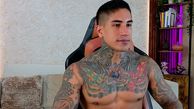 Snapshot of AdanReilly chatting on 05/13/26, 04:15 AdanReilly online show from 05/13/26, 04:15