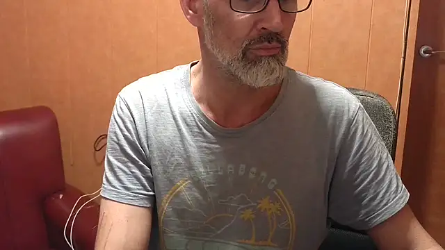 Snapshot of Lia_Y_PatrickX chatting on 10/25/25, 02:41 Lia Y PatrickX online show from 10/25/25, 02:41