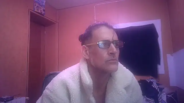 Snapshot of Lia_Y_PatrickX chatting on 12/02/25, 12:38 Lia Y PatrickX online show from 12/02/25, 12:38