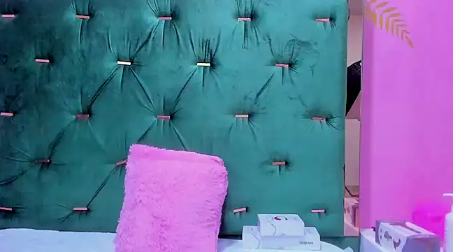 Snapshot of Hellen__4master chatting on 12/18/24, 02:28 Hellen 4master online show from 12/18/24, 02:28