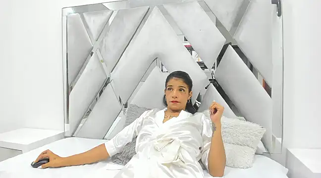 Snapshot of Hellen__4master chatting on 01/25/25, 05:40 Hellen 4master online show from 01/25/25, 05:40