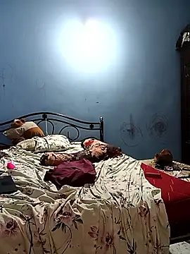 Snapshot of HottyOlly chatting on 11/03/25, 05:47 HottyOlly online show from 11/03/25, 05:47