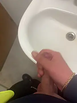 Snapshot of FrutenFratenR9 chatting on 09/26/25, 10:36 FrutenFratenR9 online show from 09/26/25, 10:36