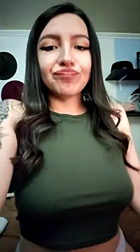Snapshot of Paudelatorre chatting on 03/21/25, 11:12 Paudelatorre online show from 03/21/25, 11:12