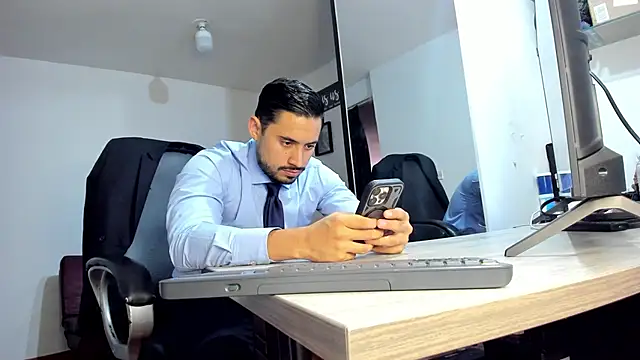 Snapshot of thesexlawyer1 chatting on 10/29/25, 08:10 thesexlawyer1 online show from 10/29/25, 08:10