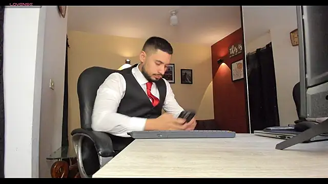 Snapshot of thesexlawyer1 chatting on 11/29/25, 06:05 thesexlawyer1 online show from 11/29/25, 06:05