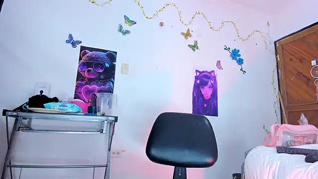 Emily Coper18 online show from 02/18/25, 01:00