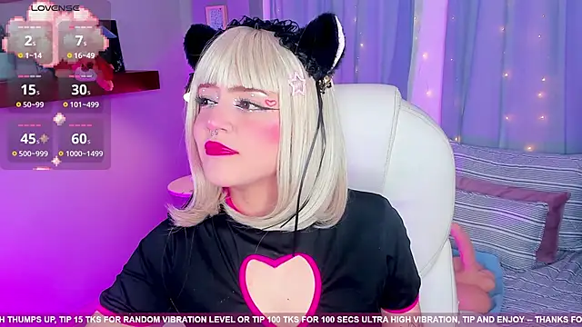 Snapshot of Tiny__Emmy chatting on 01/22/25, 09:24 Tiny Emmy online show from 01/22/25, 09:24