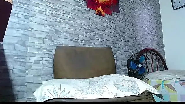 Snapshot of bulguehot chatting on 11/25/25, 01:11 bulguehot online show from 11/25/25, 01:11