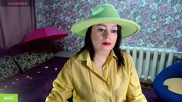 Snapshot of Julia-ru chatting on 11/18/25, 09:08 Julia-ru online show from 11/18/25, 09:08