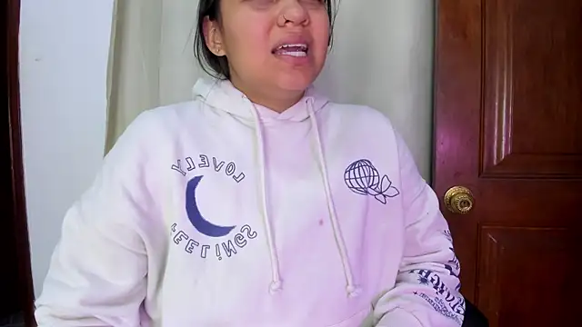 Abril Gomez06 online show from 10/31/25, 11:06