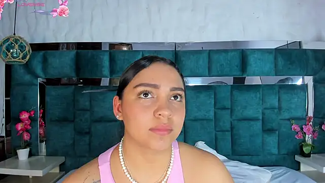 Snapshot of Abril_Gomez06 chatting on 06/11/26, 02:53 Abril Gomez06 online show from 06/11/26, 02:53